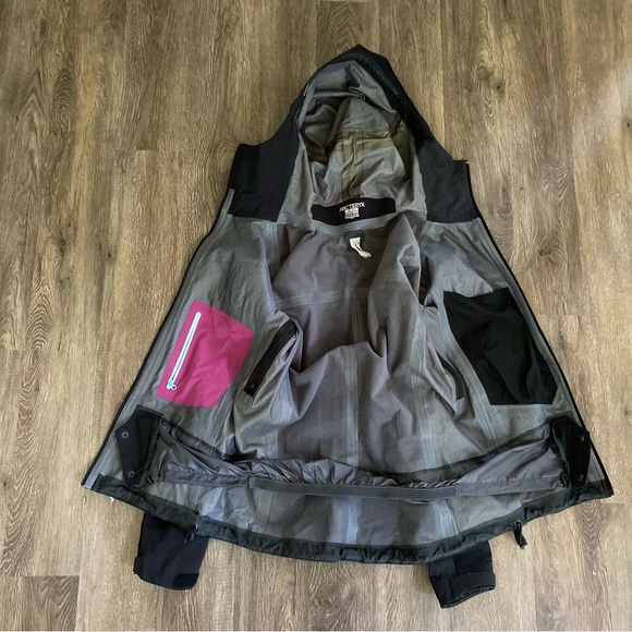 Arc'teryx Gore-Tex Tempest Ski Jacket - Picture 4 of 9